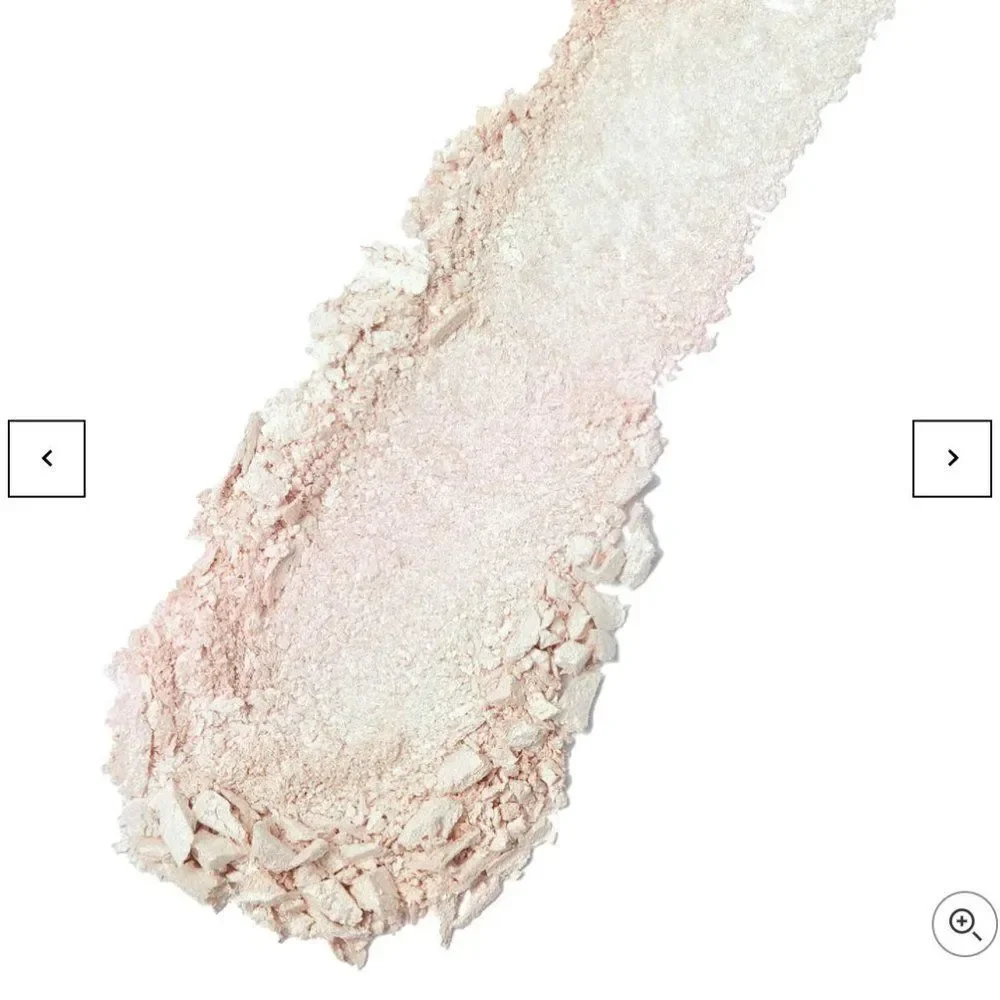 NIB Illamasqua Beyond Powder Highlighter in Daze